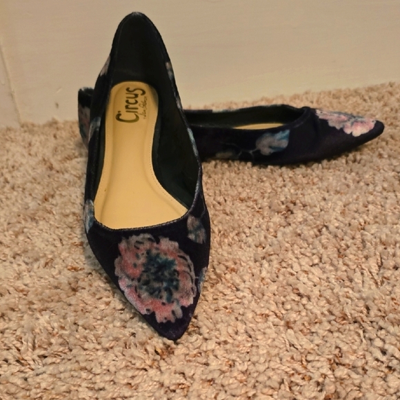 Circus by Sam Edelman Unique Floral Faux Velvet Flats Size 8 (Bin 0718) - Picture 1 of 9